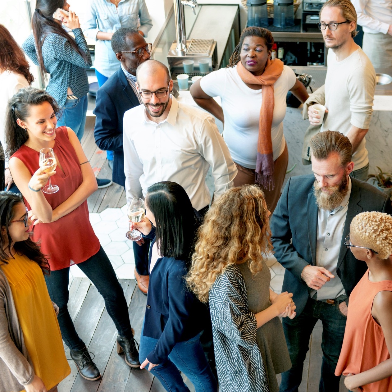 5-ways-to-prepare-for-a-networking-event-people-networking